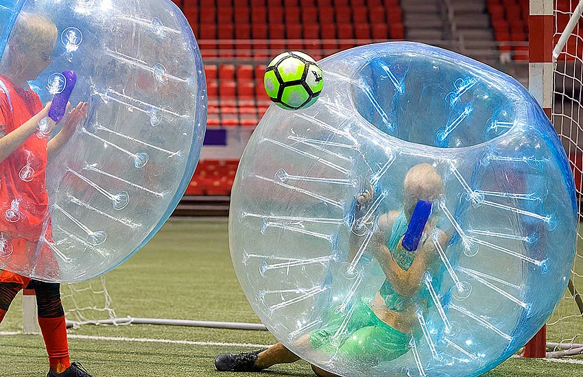 Bumper Ball jesienią i zimą – atrakcja na każdą pogodę w halach sportowych
