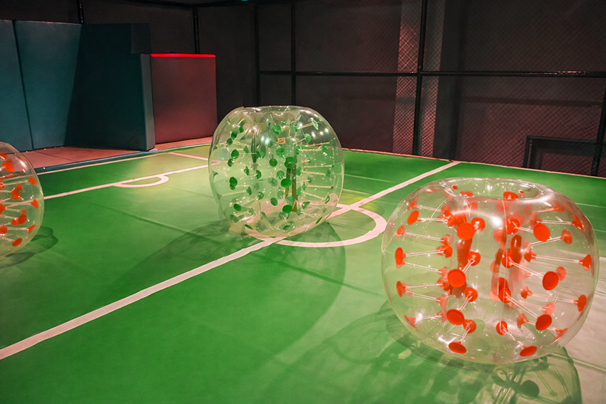 Bumper ball – dynamiczna zabawa w dmuchanych kulach