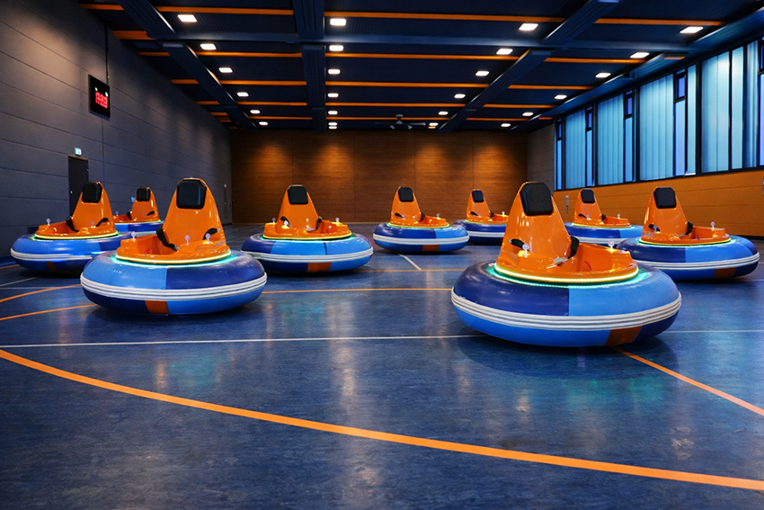Bumper cars - ferie na hali sportowej